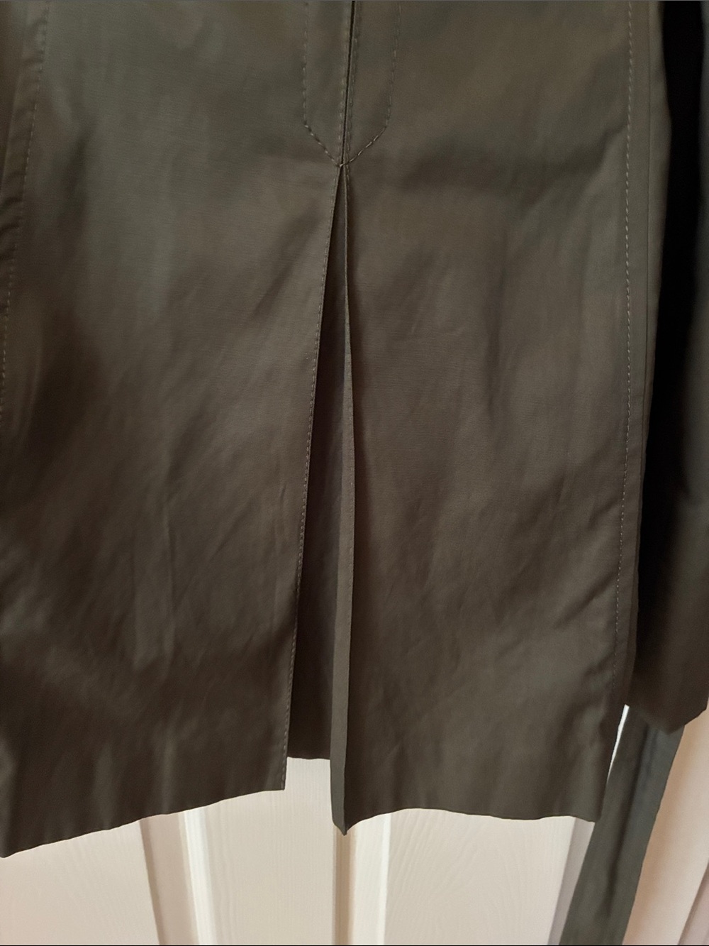 VINCE CAMUTO BELTED TRENCH COAT- GREEN - MEDIUM - EUC - Picture 13 of 14